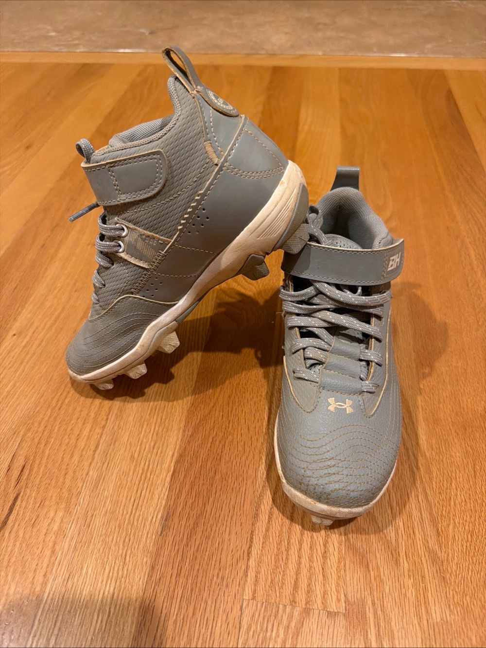 UNDER ARMOUR Brice Harper 7 Mid Top Youth Baseball Spikes Cleats Size 1Y Gray
